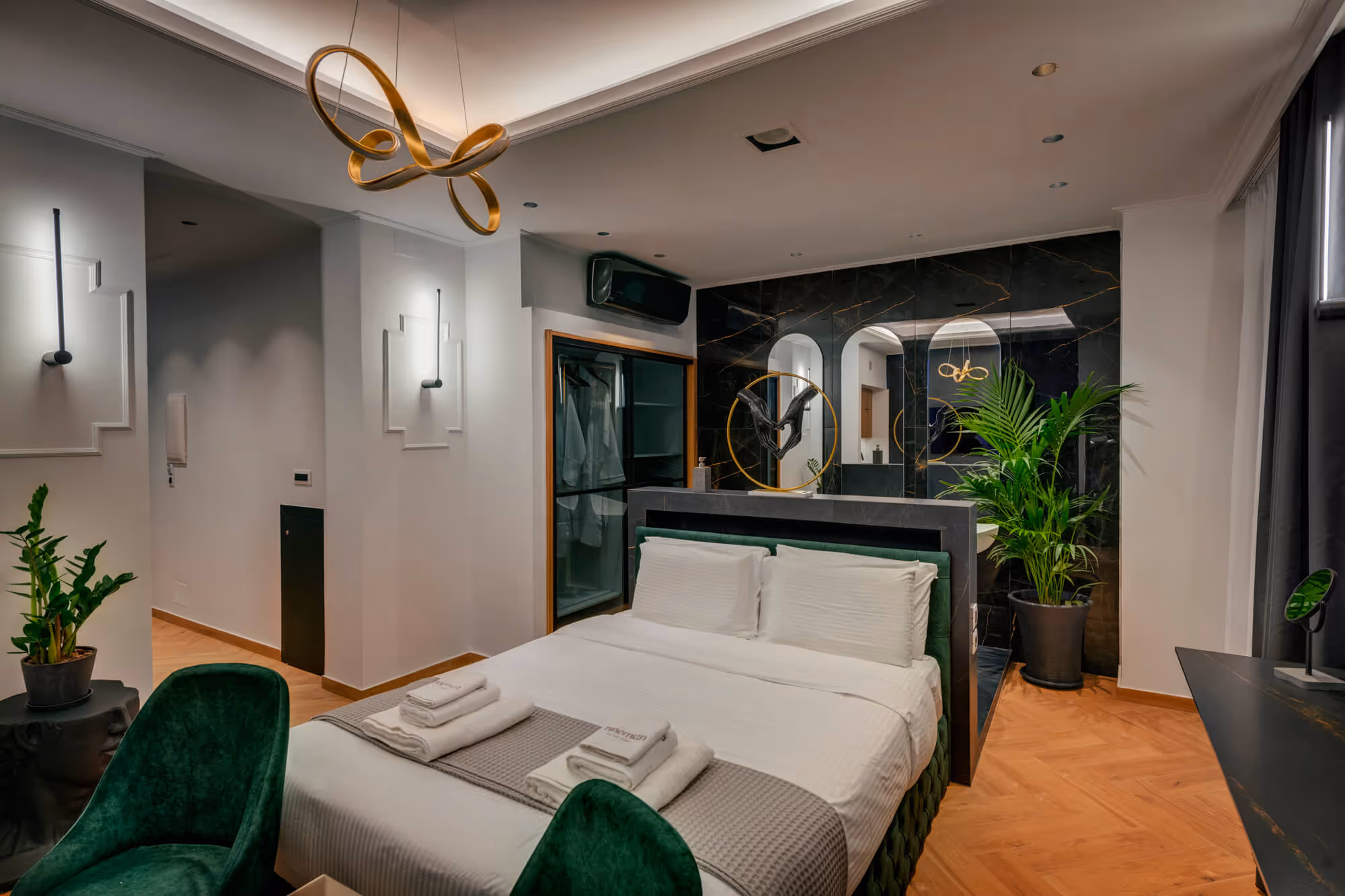 Muse suite bedroom